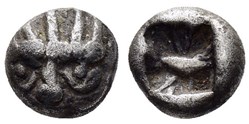 Asie Mineure-Incertaine-Obole-Face à tête de lion, coiffé d'une couronne radiée / Carré creux.