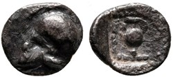 M Neandria / Trihémitartémorion  / Casque a cimiez à gauche - Amphore dans carré creux