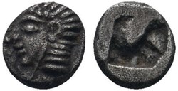 M-Colophon / Tétartémorion / Tête d'apollon à gauche / Carré creux
