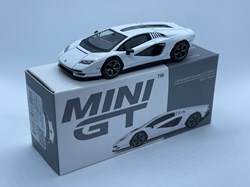 567 / Lamborghini Countach LPI 800-4