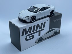 218 / Porsche Taycan Turbo S