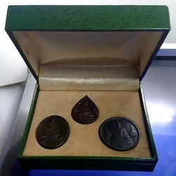 1982 - The Emerald Buddha, Copper Black Oxide coin. First series, 3 Season with original box