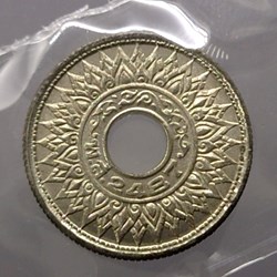 1945 - Thailand 1945 - 10 Satang Tin Coin - Bua Kanok Khaeng Singh Pattern, unused.