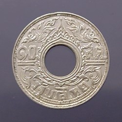 1941 - 10 satang hole coin, silver, Kanok Khaeng Singh pattern, used