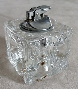 Briquet 17 Table