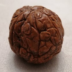 Noix sculptée
