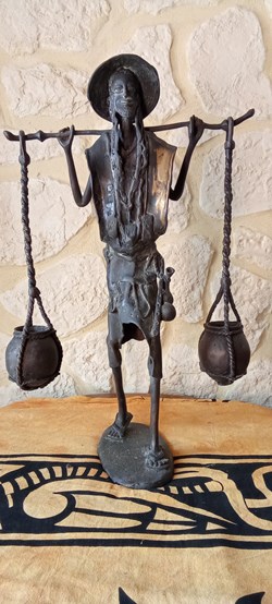 Bronze statuette porteur d'eau Afrique