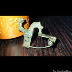 Fibule double buste de cheval