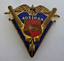 Insigne métallique du 403° régiment d'artillerie antiaérienne de fabrication Drago H. 724