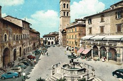Italie-Assisi-Place de la commune