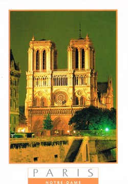 France-Paris-Façade de Notre Dame illuminée