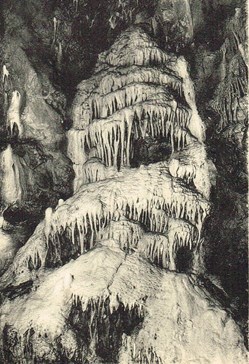 Belgique-Dinant-Grotte la merveilleuse