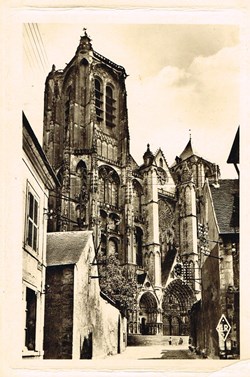 France-Cher-La cathédrale Saint Etienne