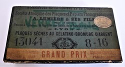 Boite de plaques photographiques au gélatino-bromure d'argent (Négatifs présents)