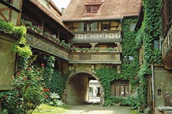 France-Bas Rhin-Obernai-La cour des Chevaliers