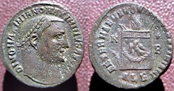 Divin Galère Alexandrie DIVO MAXIMIANO MAXIMINVS AVG FIL / AETERNAE MEMORIAE GAL MAXIMIANI