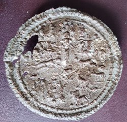 Plaquette "thraco-mithriaque" circulaire en plomb ERTL H-09