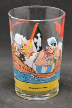 Série 018 - 1990 - Maille - n°8 - Pauvres pirates