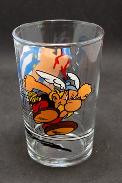 Série 012 - 1984 - Obélix sidéré par le saut d'Astérix effectué sans élan
