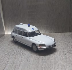 F Citroën DS 20 Véhicule médicalisé Petit