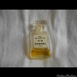 Chanel - "N° 19"