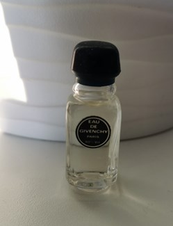 Givenchy- eau de Givenchy-edt 4 ml