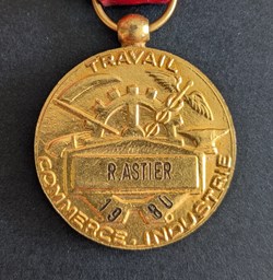 N° 8 V - TRAVAIL COMMERCE . INDUSTRIE