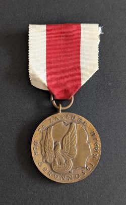 Médaille pour services rendus à la Défense Nationale
