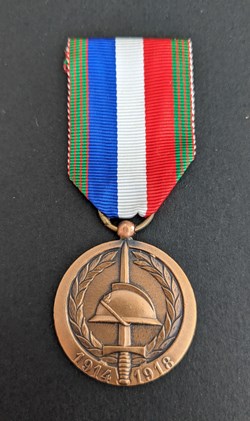 Médaille de l'U.N.C. pour le 60ème anniversaire de la fin de la Première Guerre mondiale