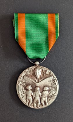 DIV - Médaille du centre pour l’éducation des adultes