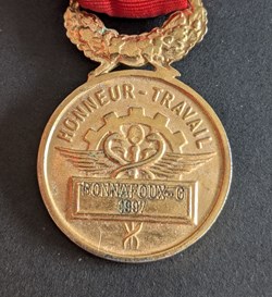 N° 7 O - HONNEUR - TRAVAIL