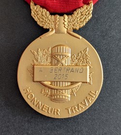 N° 13 O - HONNEUR TRAVAIL