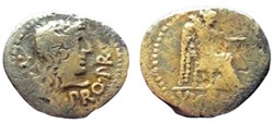 RB01001383 - M. PORCIVS CATO - AR Qvinarivs - Utica; 47 A.C.
