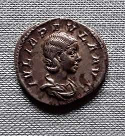 Julia Paula (219-220)
