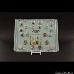 59 - Plaque de présentation des différents médicaments produits par le laboratoire Phyto