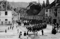 Pontarlier (rue basse & défilé militaire))