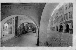 Lons le Saunier (les arcades)