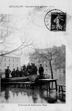 Besançon (inondations de 1910 - l'intérieur de la caserne Ruty)2