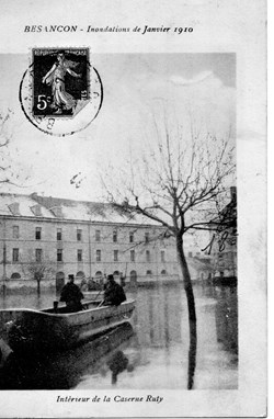 Besançon (inondations de 1910 - l'intérieur de la caserne Ruty)3
