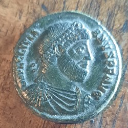 Julien 2 A/Buste diademe a d R/Taureau a d ,dessus 2 etoiles D27.6 P 8.86g RIC 106 RC 4072 var