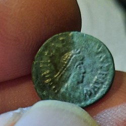 Arcadius A / Buste diademe a d R/ Victoire a g +384+387 D13.6 P1.08g RIC39d1 NBD49039