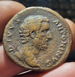 Antonin le pieux A/Tete nue a d R/ Colonne Antonine D33 P18.47g C354 RIC1269 RCV5199