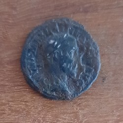 Maximin 1 de Thrace A/Buste laure a d R / La Sante assise a g D20 P 2.56 RCV8316 RIC 14 C 85 var