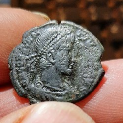 Constance 2 A/Tete diademee a d R /Soldat et cavalier +353+355 D20 P2.82g RIC 199 NBD673