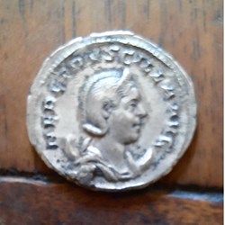 Etruscille A /Buste diademe a d R/La Pudeur assise a g D21.9 P3.69g RCV 9495 C 19