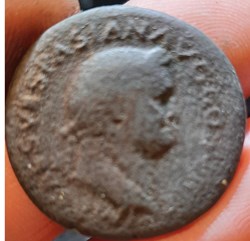 Vespasien A /Buste laure a d R/Victoire avancant a g +77+78 D28.5 P 10.58g C433 RIC 757b