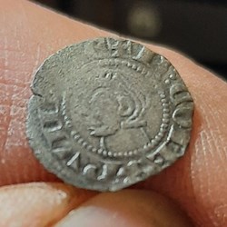 Charles 1° d Anjou A/Tete nue a g R/Croix coupant legende+1246+1266 D13.3 P 0.32g Bd815