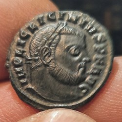 Licinivs 1° A / Tete lauree a d R/Jupiter ebout a g D21.2 P3.74g RIC 17 (R3) RCV15205 C 83 RIC 225