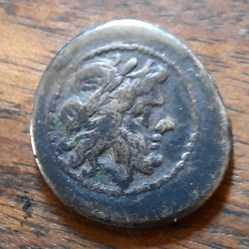 Anonymes Victoriat A/Tete lauree de Jupiter R/Victoire a d couronnant trophee D18.5 P2.89 RSC9
