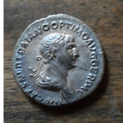 Trajan A/Buste laure a d R/ Genie debout a g D19 P2.54g RIC 347 C 276
